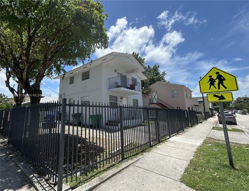 1068 Sw 2nd St, Miami, FL, 33130-1002 | Card Image