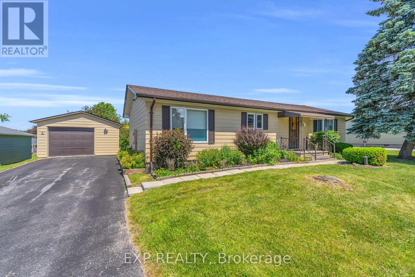 Residential in Georgina (Sutton & Jackson's Point)