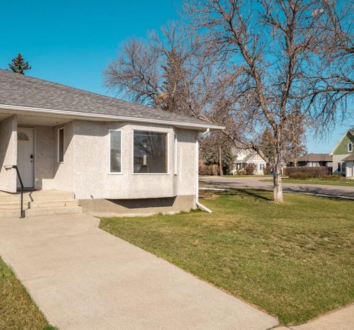 5011 Second Street W, Claresholm, AB, T0L0T0 | Card Image