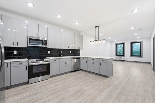 303-531 32nd St, Union City, NJ, 07087-3910 | Card Image