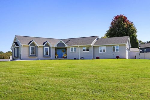 N7066 Lakeshore Avenue, SUGAR CREEK, WI, 53121 | Card Image