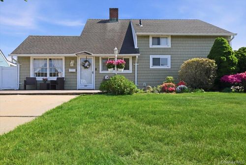 335 Twin Ln S, Wantagh, NY, 11793-1915 | Card Image