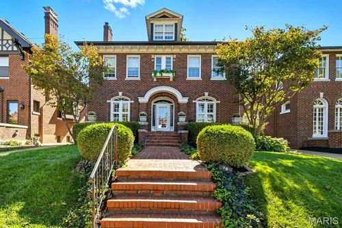 28 Arundel Pl, Clayton, MO, 63105-2265 | Card Image