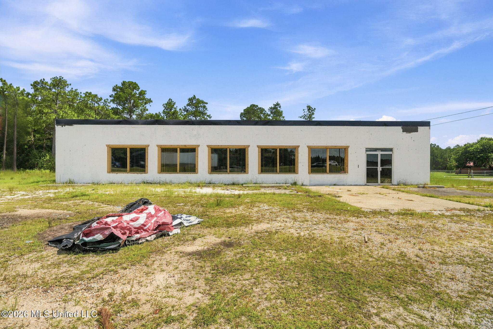 6500 Baker Rd, Ocean Springs, MS 39564