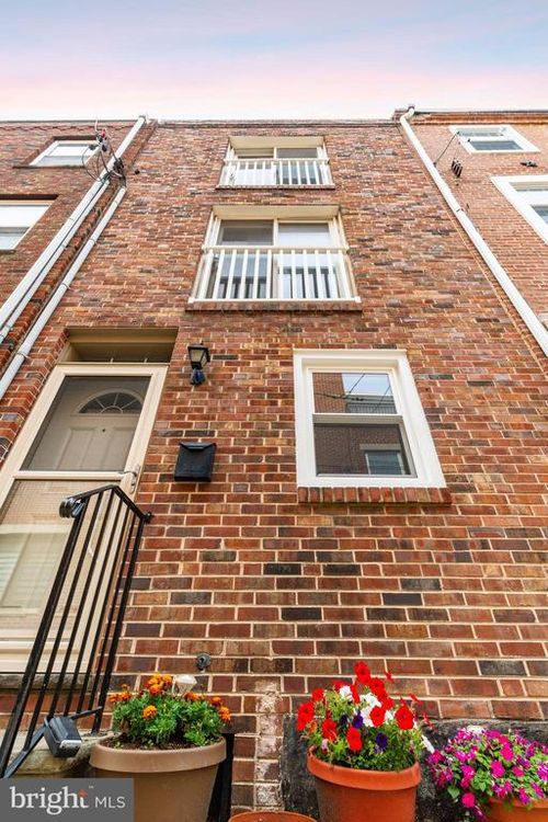 754 S Mildred St, PHILADELPHIA, PA, 19147-2810 | Card Image