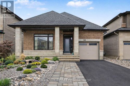 565 Bobolink Ridge, Ottawa, ON, K2S2P4 | Card Image