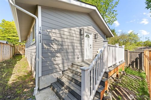 1411 26th Ave, Seattle, WA, 98122-3101 | Card Image