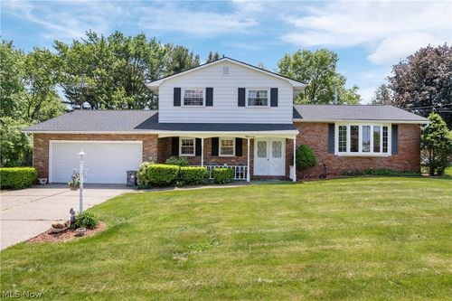 5070 Echovalley Street Nw, North Canton, OH, 44720 | Card Image