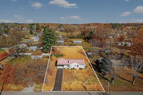 111 Roosevelt Rd, Mc Minnville, TN, 37110-1233 | Card Image