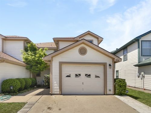 7576 Kings Trl, Fort Worth, TX, 76133-8346 | Card Image