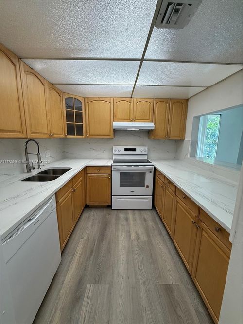 apt-102-9441 Live Oak Pl, Davie, FL, 33324-4727 | Card Image
