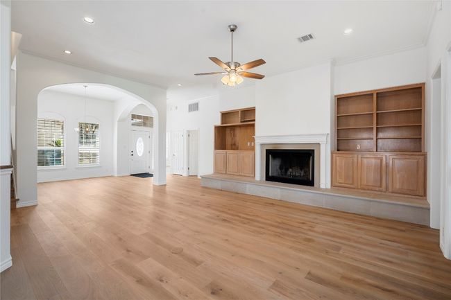 403 Hazeltine Dr, House other with 4 bedrooms, 3 bathrooms and 4 parking in Lakeway TX | Image 6