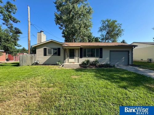 7920 Cherrywood Dr, Lincoln, NE, 68510-2511 | Card Image