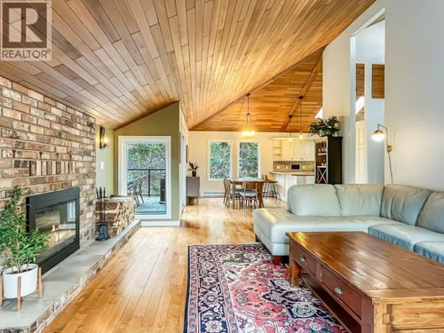 442 Clifton Rd N, Kelowna, BC, V1V1H1 | Card Image