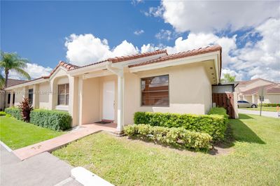 6278 - 6278 Nw 170th Ter, Townhouse with 2 bedrooms, 2 bathrooms and null parking in Hialeah FL | Image 1