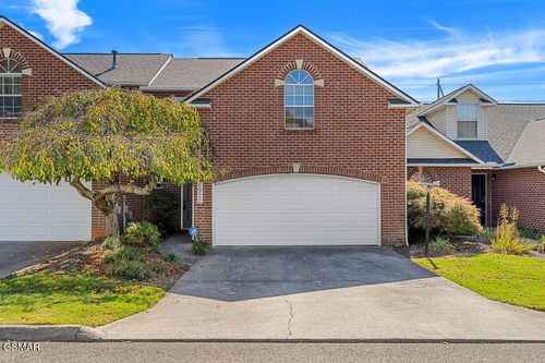 6922 Pemmbrooke Shire Ln, Knoxville, TN, 37909-1261 | Card Image