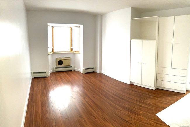 Master Bedroom | Image 8