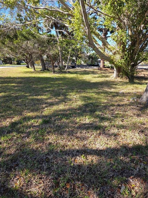 201 Park Blvd N, VENICE, FL, 34285-1628 | Card Image