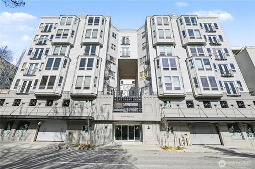 apt-214-3028 Western Ave, Seattle, WA, 98121-1071 | Card Image