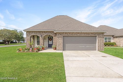 101 Black Oak Dr, Youngsville, LA, 70592-6671 | Card Image