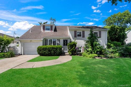 3589 Wyanet St, Seaford, NY, 11783-3011 | Card Image