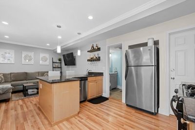 2 - 11 Columbia, Condo with 1 bedrooms, 1 bathrooms and 1 parking in Wakefield MA | Image 2