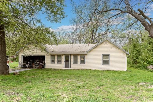 16716 Dempsey Rd, Leavenworth, KS, 66048-6377 | Card Image