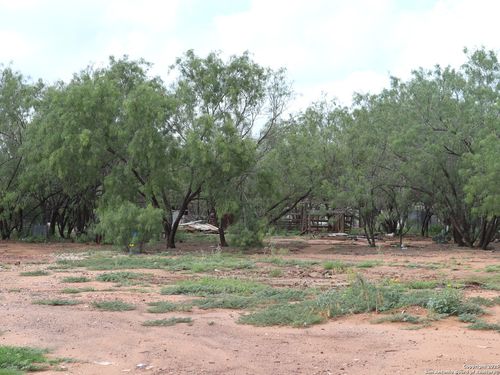 111 County Road 2660, Devine, TX, 78016-5233 | Card Image