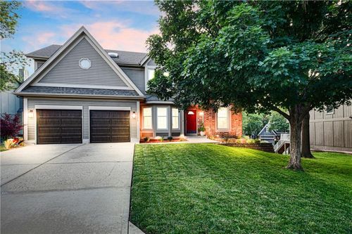 11656 S Parkwood Dr, Olathe, KS, 66061-7115 | Card Image
