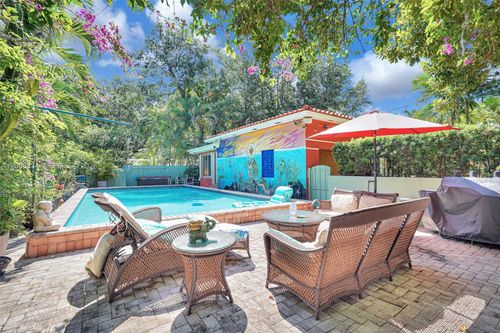9325 Ne 5th Ave, Miami Shores, FL, 33138-2839 | Card Image