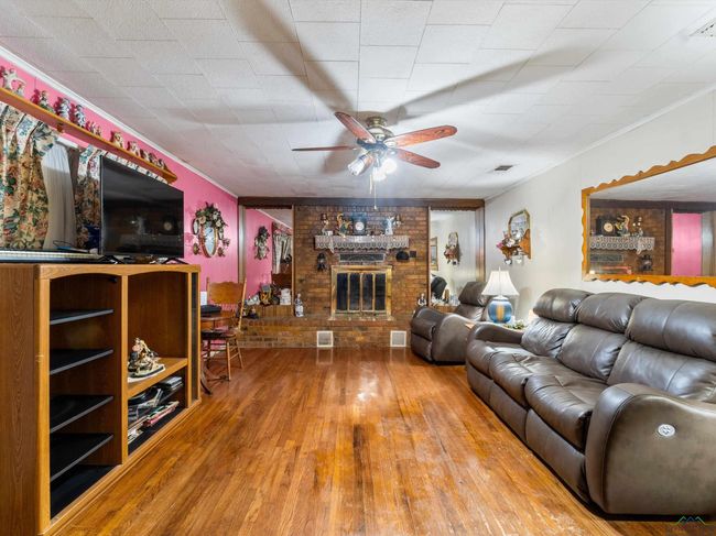 1213 E 1 St, House other with 3 bedrooms, 2 bathrooms and null parking in Hughes Springs TX | Image 5