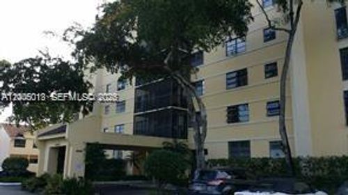 209-20840 San Simeon Way, Miami, FL, 33179-1835 | Card Image