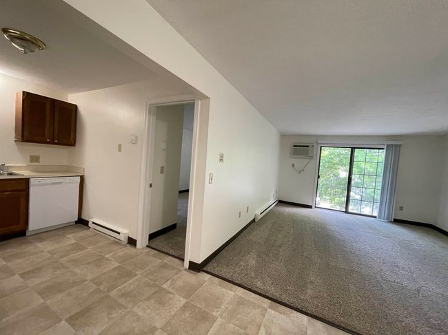 APT-34 - 11 Railroad Ave, Condo with 2 bedrooms, 1 bathrooms and null parking in Derry NH | Image 13