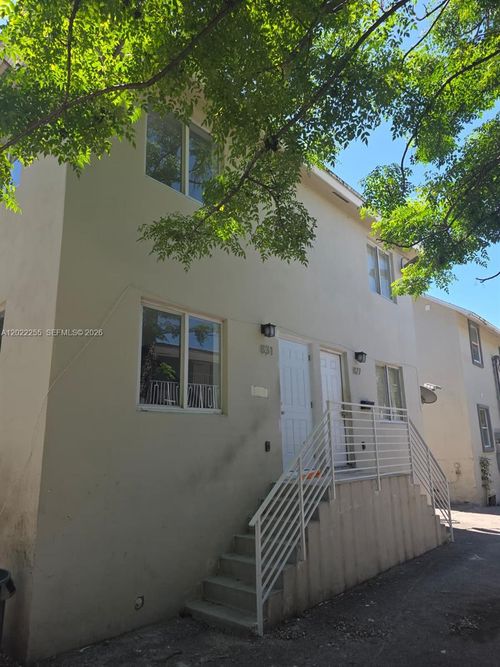 831-829 Sw 3rd St, Miami, FL, 33130-2205 | Card Image