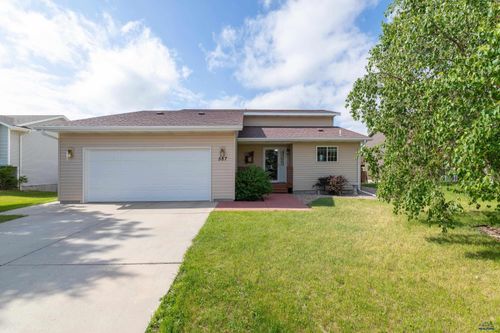 587 Stealth Ln, Box Elder, SD, 57719-9613 | Card Image