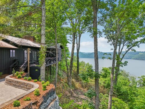 675 Blackberry Hill Rd, Silver Point, TN, 38582-8018 | Card Image