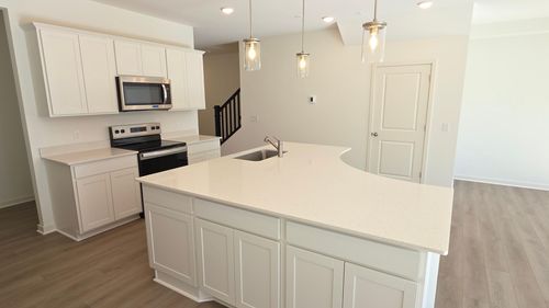 4747 Airlake Dr, Woodbury, MN, 55129-5728 | Card Image