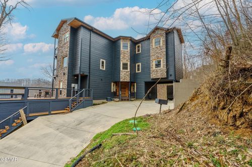 868 Cliff Branch Rd, Gatlinburg, TN, 37738-4303 | Card Image