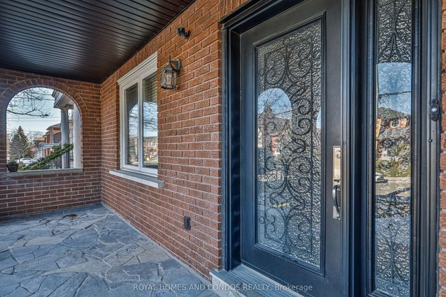 1075 Glengrove Ave, House other with 4 bedrooms, 3 bathrooms and 4 parking in North York ON | Image 4