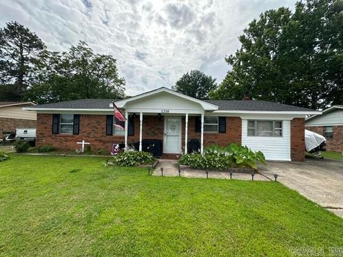 1210 S Center St, Lonoke, AR, 72086-3806 | Card Image
