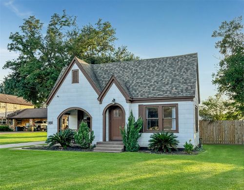 918 N Meyer St, Sealy, TX, 77474-1644 | Card Image