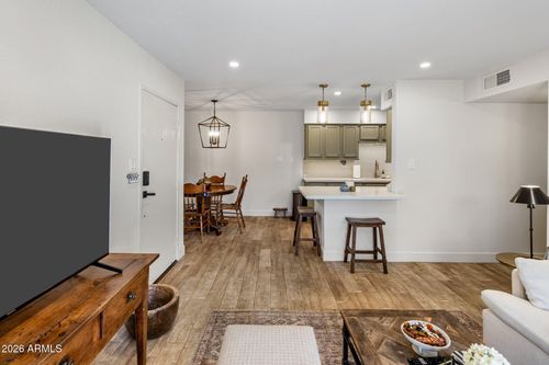 1049-5995 N 78th St, Scottsdale, AZ, 85250-6121 | Card Image