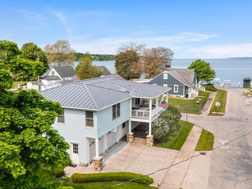 87 S Center St, Beulah, MI, 49617 | Card Image