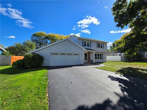 16 Long Park Ln, Greece, NY, 14612-2220 | Card Image