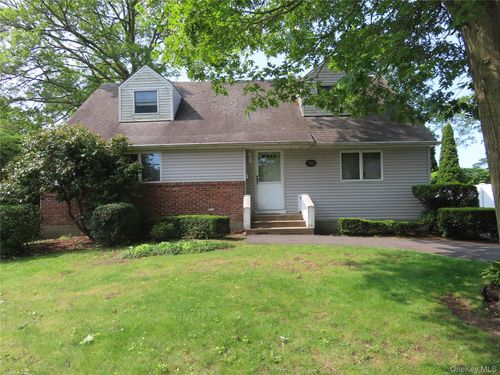 120 Cerny Pl, West Islip, NY, 11795-1103 | Card Image