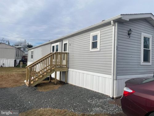 52-5145 N Susquehanna Trl, York, PA, 17406-8463 | Card Image