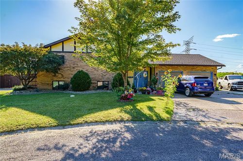 136 Donna Dr, Hartford, IL, 62048-1239 | Card Image