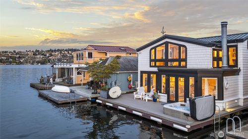 8-2466 Westlake Ave N, Seattle, WA, 98109-2280 | Card Image