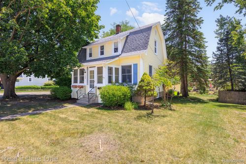 703 1st St, Rochester, MI, 48307-2611 | Card Image