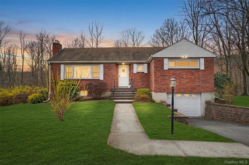 15 Hy Vue Dr, Newburgh, NY, 12550-1814 | Card Image